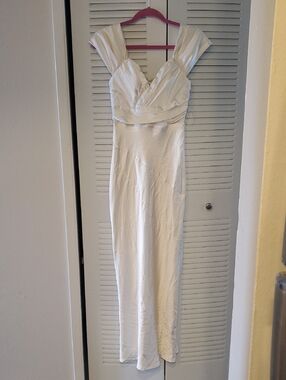 Selfie Leslie NWT Elegant White V-Neck Maxi Dress
